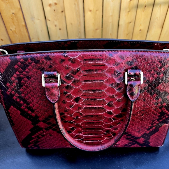 Stunning Michael Kors red snake print handbag w/ shoulder strap and dust bag/New - Picture 2 of 10